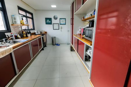 Apartamento para alugar com 317m², 3 quartos e 5 vagas Apartamento para alugar com 317m², 3 quartos e 5 vagasCozinha - Armários