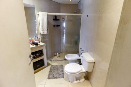 Apartamento para alugar com 317m², 3 quartos e 5 vagas Apartamento para alugar com 317m², 3 quartos e 5 vagasBanheiro da Suíte 1