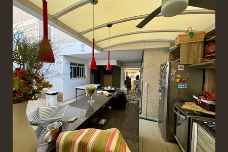 Casa à venda com 4 quartos, 450m² em Horto Florestal, São Paulo