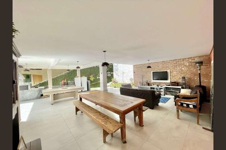 Casa à venda com 5 quartos, 400m² em Jardim do Golf I, Barueri