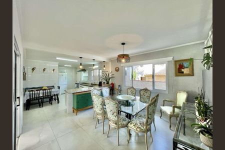 Casa à venda com 5 quartos, 400m² em Jardim do Golf I, Barueri