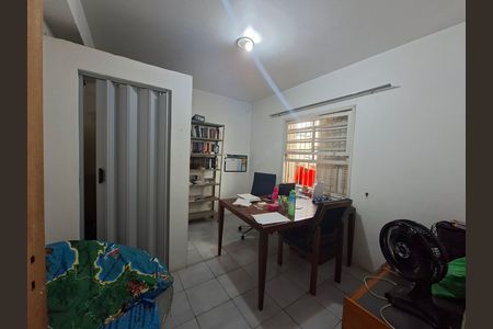 Casa à venda com 213m², 2 quartos e 2 vagas