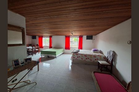 Casa à venda com 213m², 2 quartos e 2 vagas