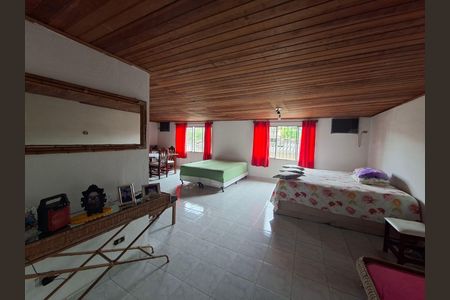 Casa à venda com 213m², 2 quartos e 2 vagas