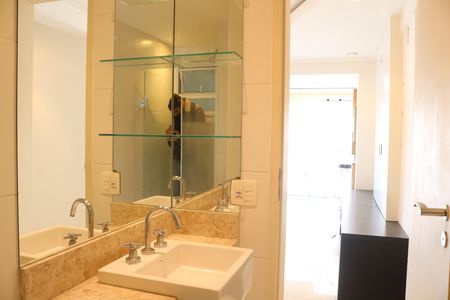 Apartamento para alugar com 81m², 2 quartos e 2 vagasBanheiro 2