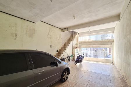 Casa à venda com 257m², 8 quartos e 4 vagas Casa à venda com 257m², 8 quartos e 4 vagasGaragem