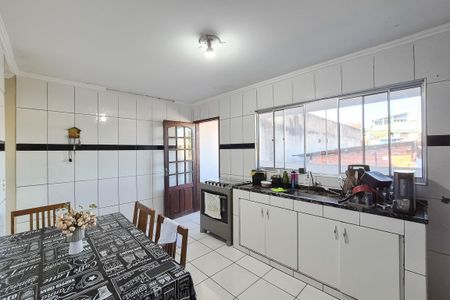 Casa à venda com 257m², 8 quartos e 4 vagas Casa à venda com 257m², 8 quartos e 4 vagasCozinha