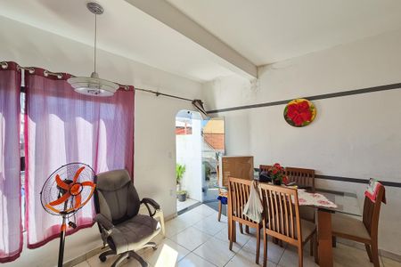 Casa à venda com 257m², 8 quartos e 4 vagas Casa à venda com 257m², 8 quartos e 4 vagassala casa 2
