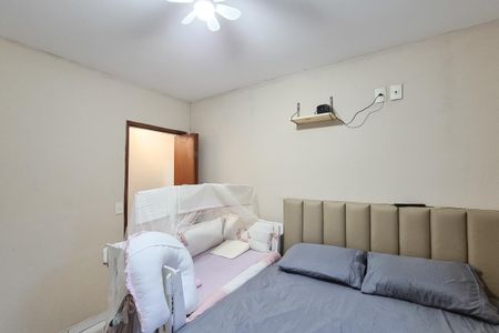 Casa à venda com 257m², 8 quartos e 4 vagas Casa à venda com 257m², 8 quartos e 4 vagasQuarto 2