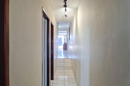 Casa à venda com 257m², 8 quartos e 4 vagas Casa à venda com 257m², 8 quartos e 4 vagasCorredor