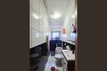 Casa à venda com 257m², 8 quartos e 4 vagas Casa à venda com 257m², 8 quartos e 4 vagasBanheiro Social