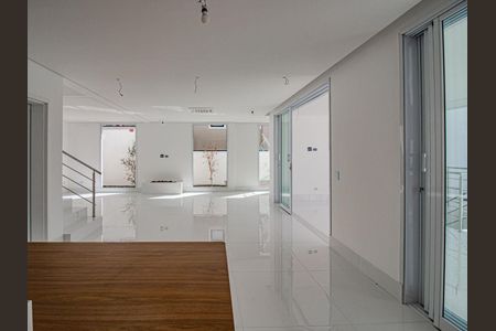 Casa à venda com 365m², 4 quartos e sem vaga