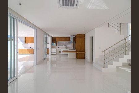 Casa à venda com 4 quartos, 365m² em Alphaville, Barueri