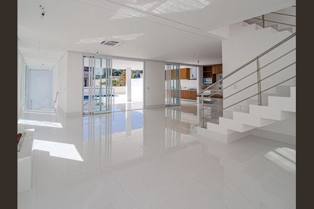 Casa à venda com 365m², 4 quartos e sem vaga