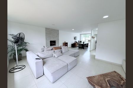 Casa à venda com 4 quartos, 235m² em Tremembé, São Paulo