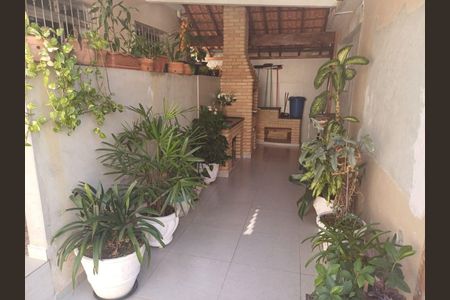 Casa à venda com 260m², 3 quartos e 3 vagas