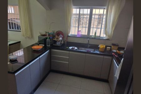 Casa à venda com 260m², 3 quartos e 3 vagas