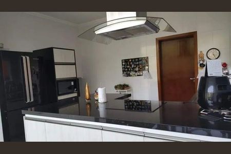 Casa à venda com 4 quartos, 328m² em Tarumã, Barueri