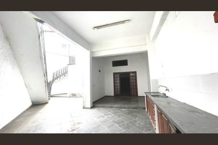 Casa à venda com 220m², 3 quartos e 2 vagas