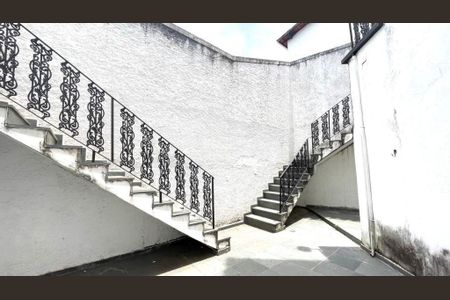 Casa à venda com 220m², 3 quartos e 2 vagas