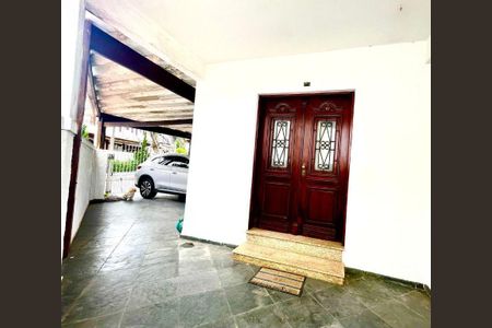 Casa à venda com 220m², 3 quartos e 2 vagas