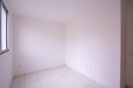 Quarto 2 de apartamento para alugar com 2 quartos, 45m² em Monjolos, São Gonçalo