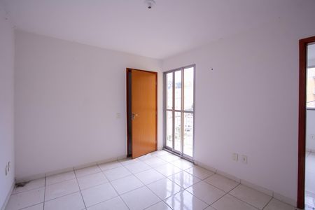 Sala de apartamento para alugar com 2 quartos, 45m² em Monjolos, São Gonçalo