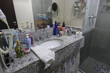 Apartamento à venda com 70m², 2 quartos e 1 vagaBanheiro da suíte 2