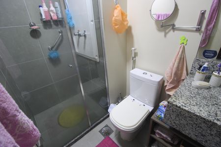 Apartamento à venda com 70m², 2 quartos e 1 vagaBanheiro da suíte 1