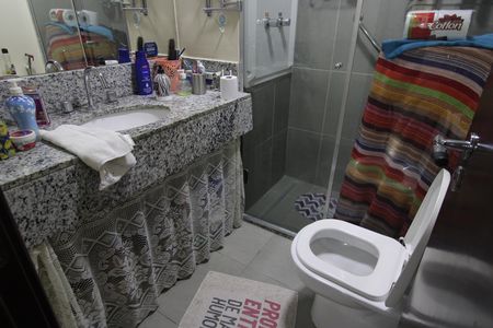 Apartamento à venda com 70m², 2 quartos e 1 vagaBanheiro da suíte 2