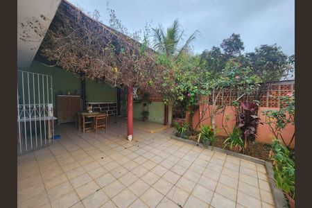 Casa à venda com 194m², 3 quartos e 3 vagas