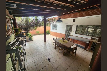 Casa à venda com 194m², 3 quartos e 3 vagas