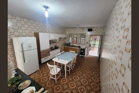 Casa à venda com 194m², 3 quartos e 3 vagas
