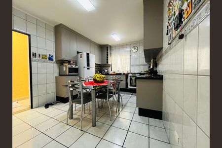Casa à venda com 130m², 2 quartos e 2 vagas
