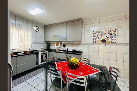 Casa à venda com 130m², 2 quartos e 2 vagas