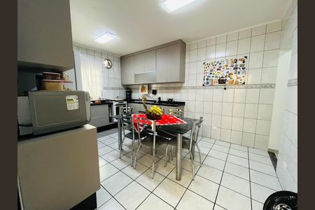 Casa à venda com 130m², 2 quartos e 2 vagas