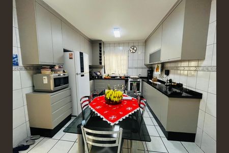 Casa à venda com 130m², 2 quartos e 2 vagas