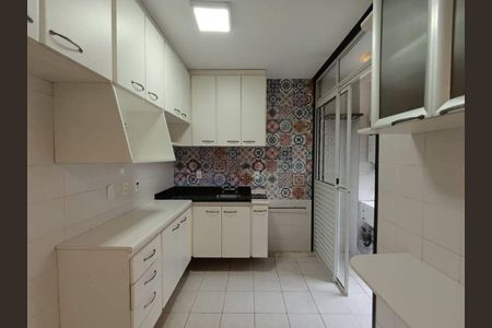Casa à venda com 3 quartos, 120m² em Jardim das Esmeraldas, São Paulo