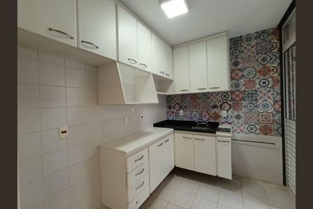 Casa à venda com 3 quartos, 120m² em Jardim das Esmeraldas, São Paulo