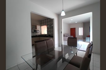 Sala de casa para alugar com 4 quartos, 190m² em Alto Umuarama, Uberlândia
