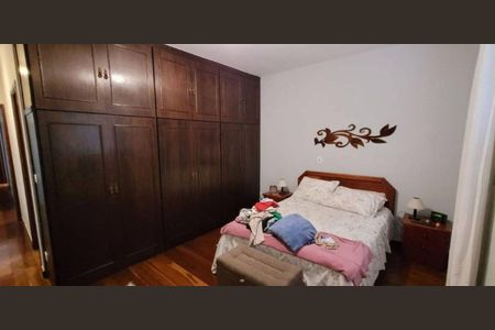 Casa à venda com 229m², 4 quartos e 2 vagas
