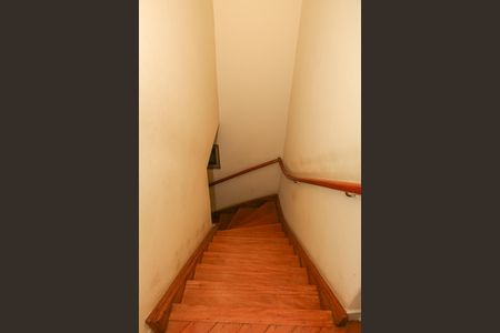 Casa à venda com 110m², 3 quartos e sem vaga Casa à venda com 110m², 3 quartos e sem vagaEscada