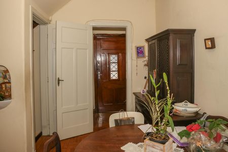 Casa à venda com 110m², 3 quartos e sem vaga Casa à venda com 110m², 3 quartos e sem vagaSala
