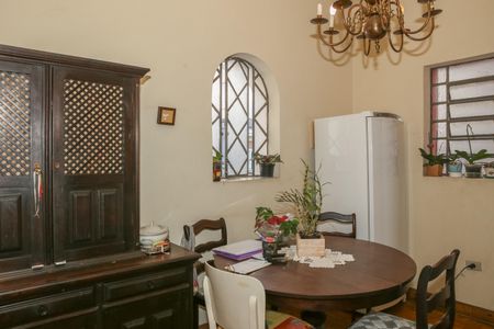Casa à venda com 110m², 3 quartos e sem vaga Casa à venda com 110m², 3 quartos e sem vagaSala