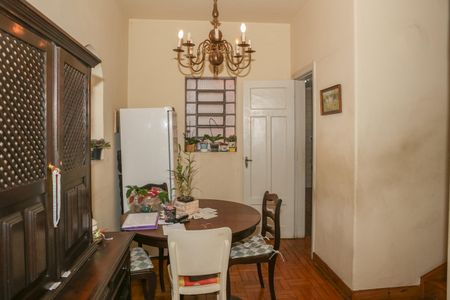 Casa à venda com 110m², 3 quartos e sem vaga Casa à venda com 110m², 3 quartos e sem vagaSala