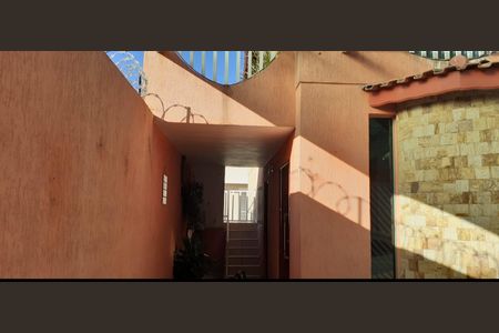 Casa à venda com 300m², 3 quartos e 2 vagas