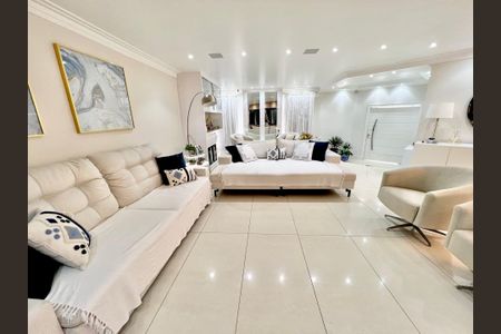 Casa à venda com 4 quartos, 500m² em Horto Florestal, São Paulo