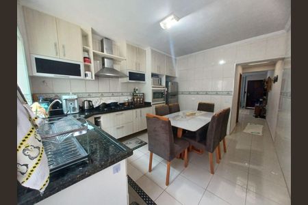 Casa à venda com 107m², 2 quartos e 1 vaga