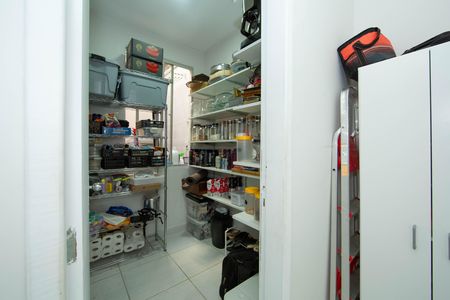 Apartamento para alugar com 190m², 4 quartos e 1 vaga Apartamento para alugar com 190m², 4 quartos e 1 vagaQUARTO E BANHO DE EMPREGADA