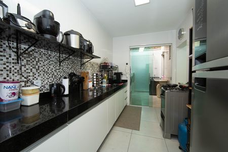 Apartamento para alugar com 190m², 4 quartos e 1 vaga Apartamento para alugar com 190m², 4 quartos e 1 vagaCOZINHA